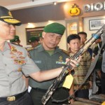 Korem 043 Gatam Serahkan 76 Unit Senpi Rakitan Kepada Polda Lampung