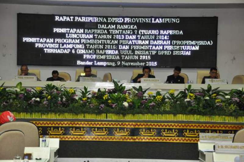 Rapat Paripurna DPRD Provinsi Lampung yang digelar di Sekretariat DPRD Provinsi Lampung, Senin (9/11/2015). 