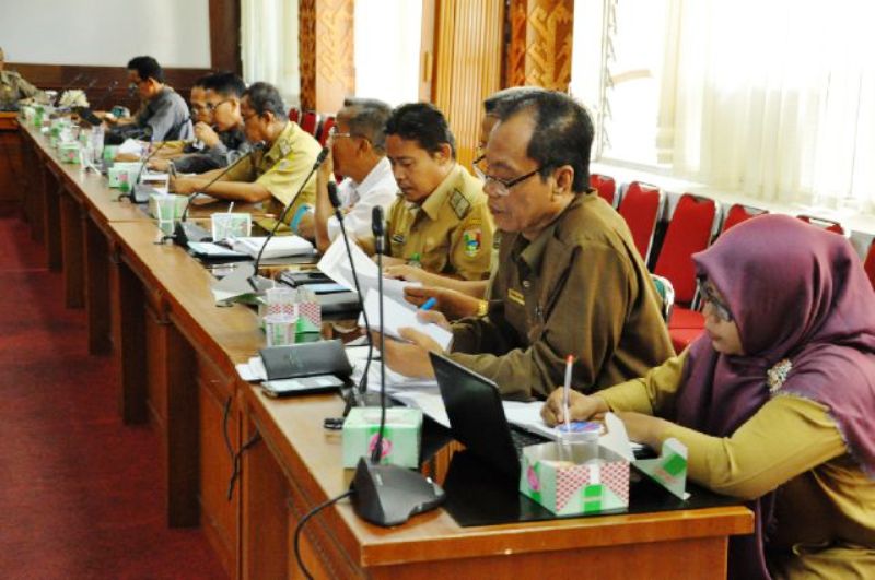 Rapat Koordinasi Persiapan Musim Panen 2015/2016  di ruang rapat asisten sekdaprov Lampung, Rabu (18/11/2015).