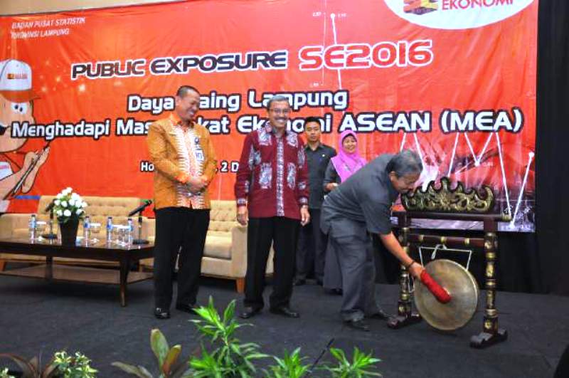 Sekretaris Daerah Provinsi Lampung Arinal Djunaidi saat membuka acara “Public Exposure Sensus Ekonomi 2016: yang dilaksanakan di Hotel Emersia, Rabu (2/12).