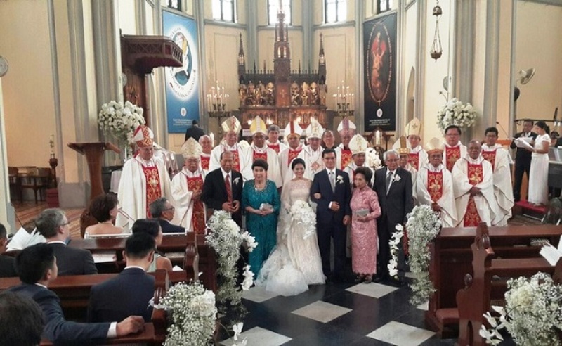 Para uskup yang menghadiri pernikahan pasangan dari keluarga penguasa di Jakarta pada Sabtu (6/12/2016). (Foto: Forkoma PMKRI)