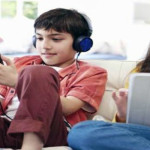 Aturan Main “Gadget” agar Mata Tetap Sehat