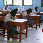 Staf Ahli Gubernur Bidang Pembangunan Fahrizal Pantau UN di SMA Negeri 9 Bandar Lampung