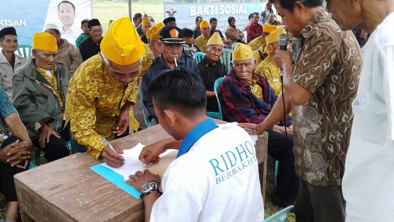 Bakti sosialTim Relawan Garuda Ridho Berbakhti pengobatan gratis di Pekon Simpang Sari Kecamatan Sumber Jaya, Lampung Barat, Sabtu 17 Desember 2016.