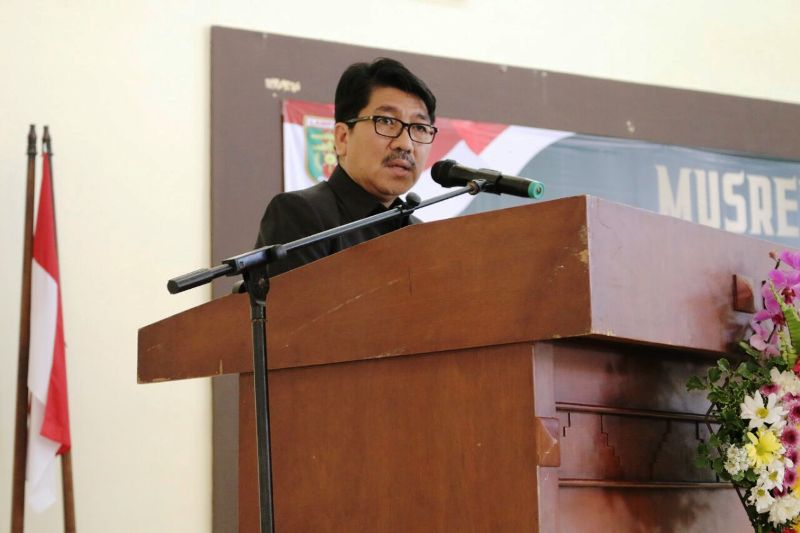 Asisten Bidang Administrasi Umum Hamartoni Ahadis.