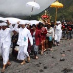 Ribuan Wisatawan Meriahkan Ritual Yadnya Kasada 2017 di Bromo