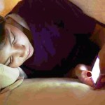 Penyakit Seram Intai Anda yang Suka Tidur Bareng Ponsel