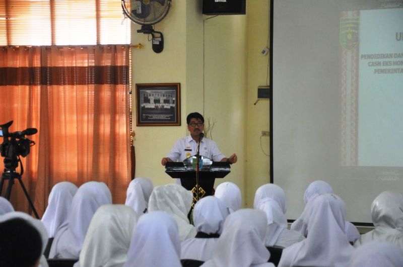 Plt. Sekretaris Daerah Provinsi Lampung, Hamartoni Ahadis.