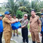 Dinas Sosial Lampung Serahkan Bantuan Korban Banjir di Kecamatan Sragi Lampung Selatan